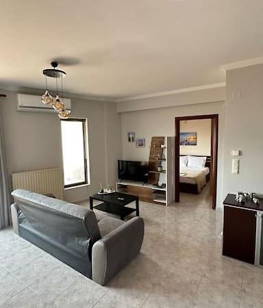 Proluxe Apartments อเล็กซานโดรโพลิส ภายนอก รูปภาพ